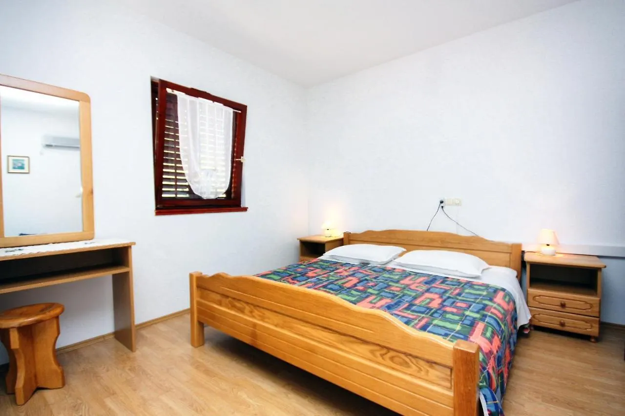 Apartments And Rooms By The Sea Palit, Rab - 5044